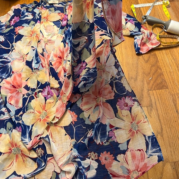Hummingbird Floral Kimono - Picture 5 of 8